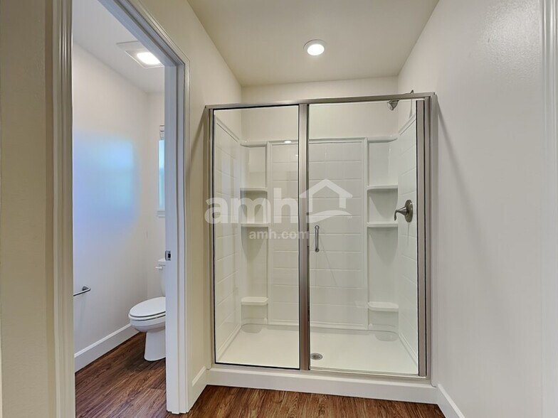 Building Photo - 13918 106th Ave E