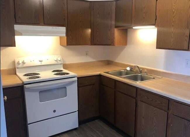 Building Photo - 1216 S G Ave