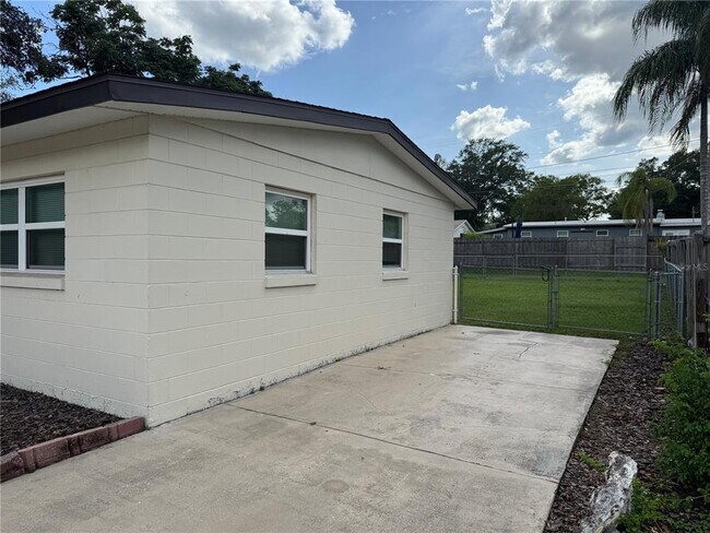 Building Photo - 1110 SE 36th Ave