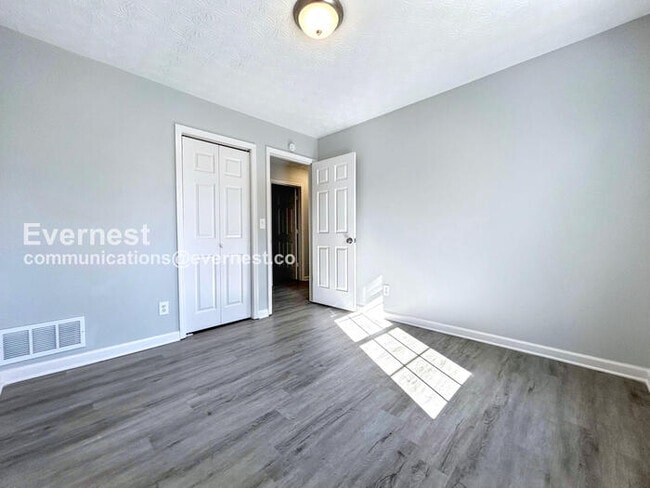 Building Photo - 30 Oak Grove Ln NW