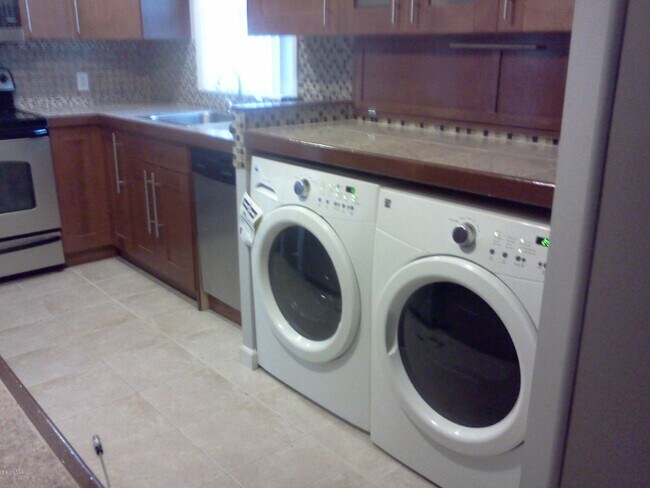 Building Photo - 101 Summer Pl