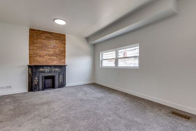 Building Photo - 19 Allen St