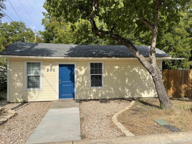 Primary Photo - 201 S Rhomberg St