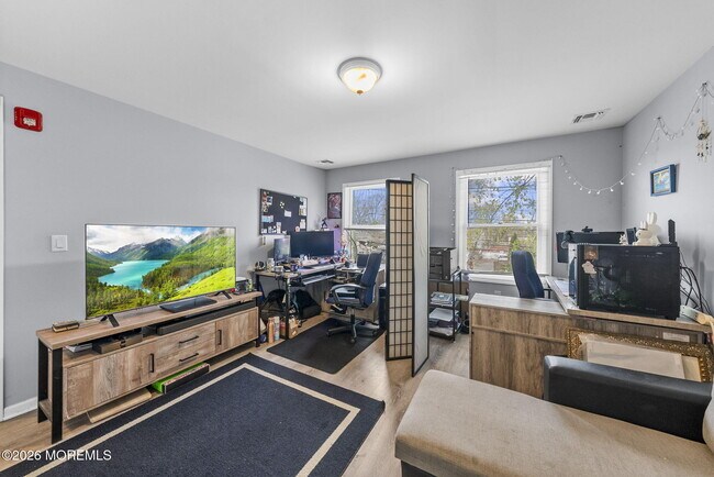 Building Photo - 816 King Georges Rd