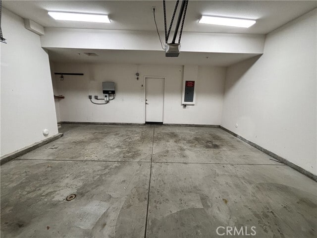 Building Photo - 501 W Maple Ave