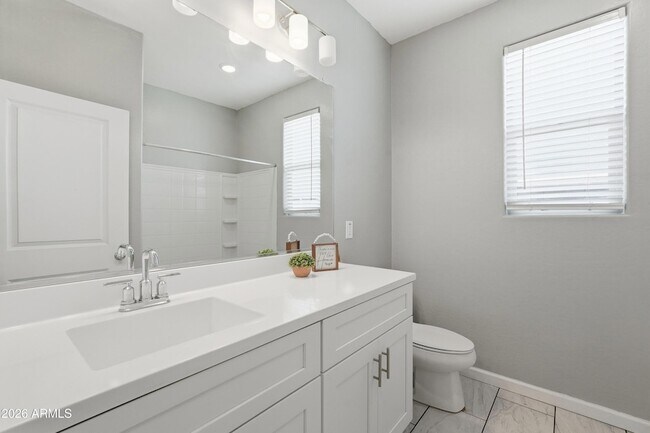 Building Photo - 1692 W Aztec Dr