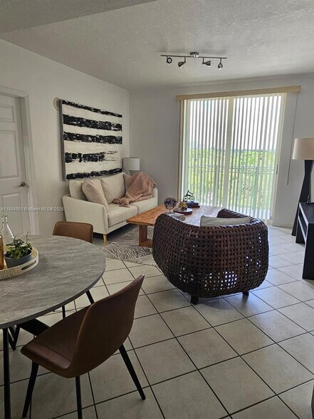 Building Photo - 3500 Coral Way