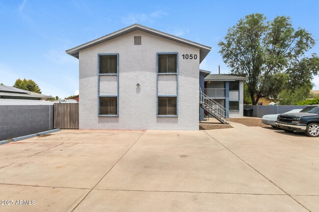 Primary Photo - 1050 W University Dr