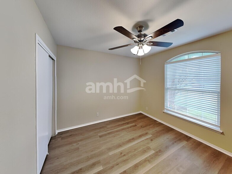 Building Photo - 15243 Kamary Ln