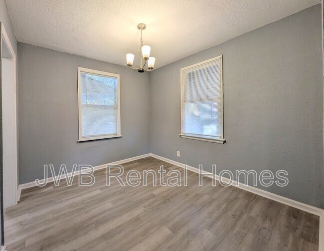 Building Photo - 1530 W 10th St