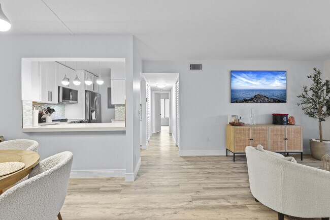 Building Photo - 629 Sea Pine Way