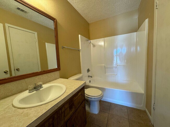 Building Photo - 3008 Chaucer Dr