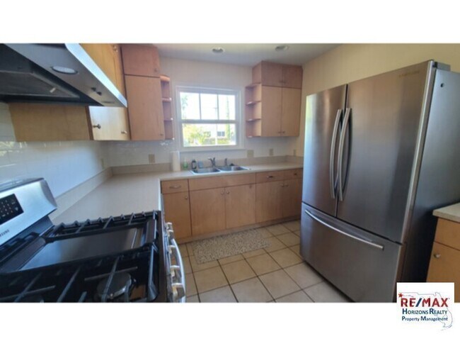 Building Photo - Beautiful Remodeled Home!