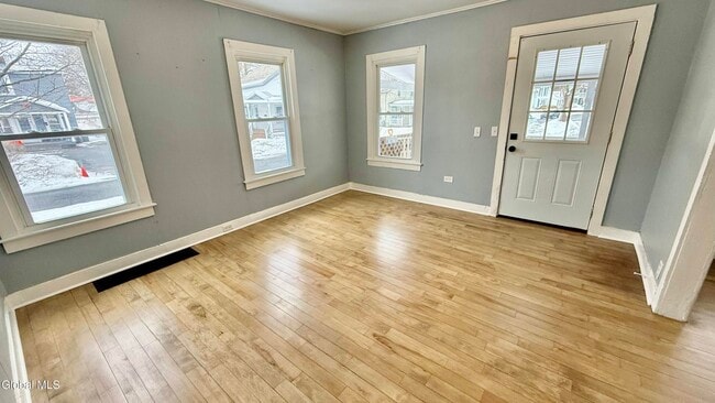 Building Photo - 173 Bay St