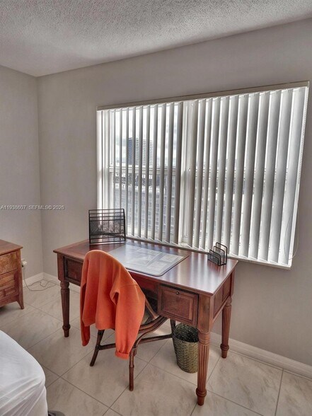 Building Photo - 401 Golden Isles Dr