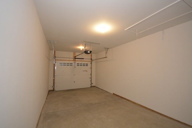 Building Photo - 512 Dearbaugh Ave