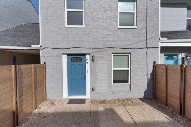 Building Photo - 6211 Manor Rd