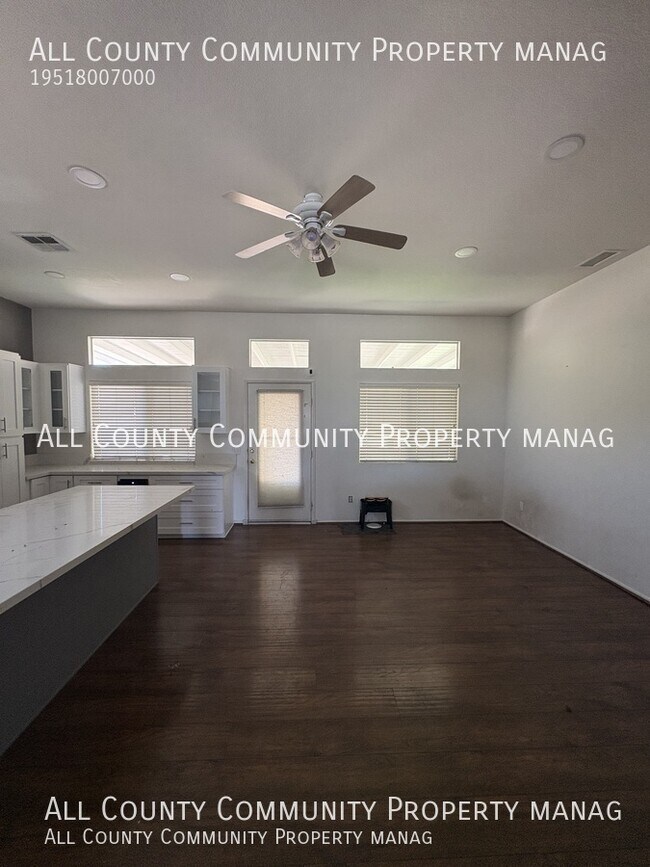 Building Photo - 39560 Bonaire Way