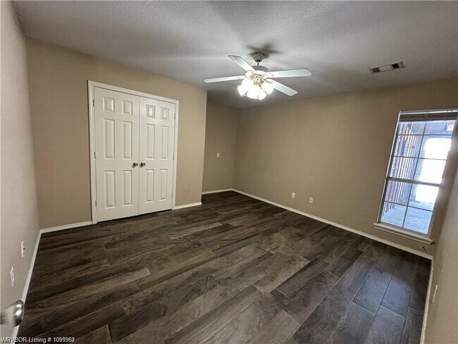 Building Photo - 9028 28