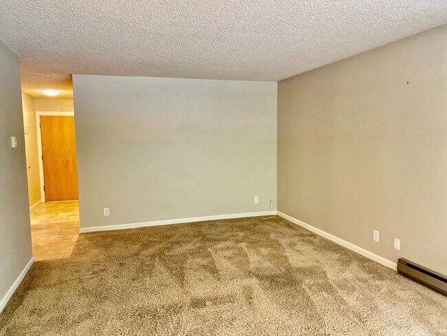 Building Photo - Prime Bellevue Way Location – Brookside Condos!