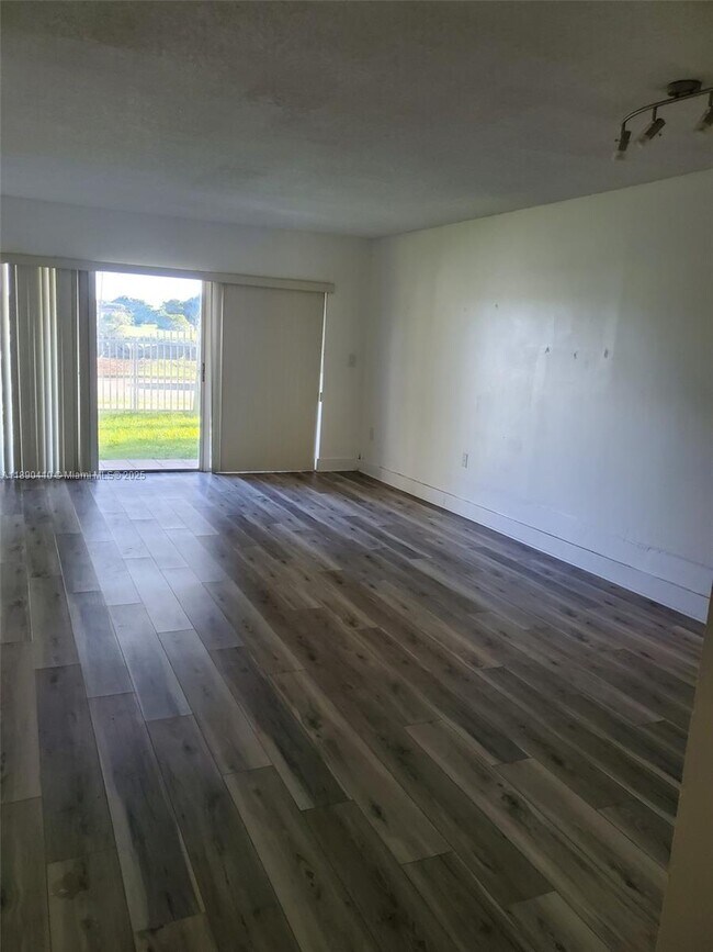 Building Photo - 14260 SW 57th Ln