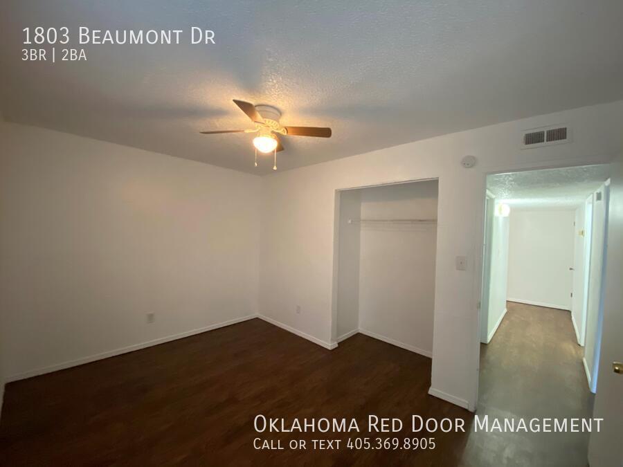 Building Photo - 1803 Beaumont Dr