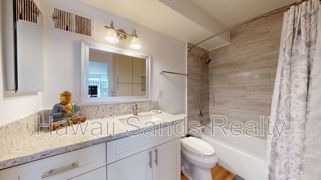Building Photo - 2442 Kuhio Ave