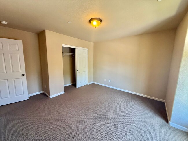 Building Photo - Charming 4 Bedroom Home in Springlake