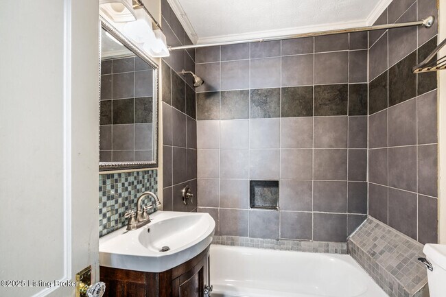 Building Photo - 614 E Brandeis Ave