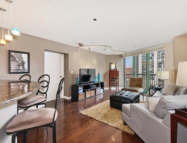 Building Photo - 111 W Maple St