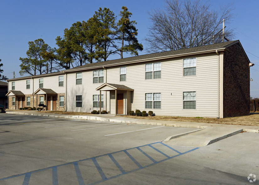 Building Photo - Barton Court Apartments