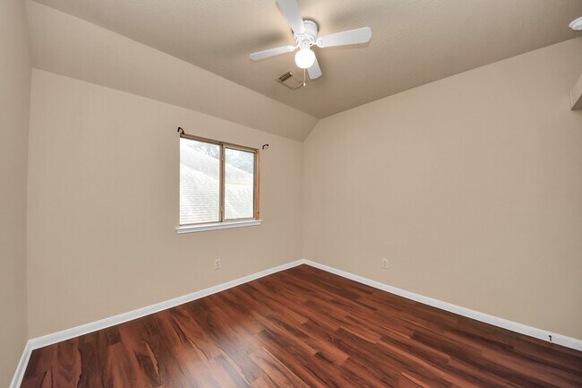 Building Photo - 530 Majestic Ridge Dr