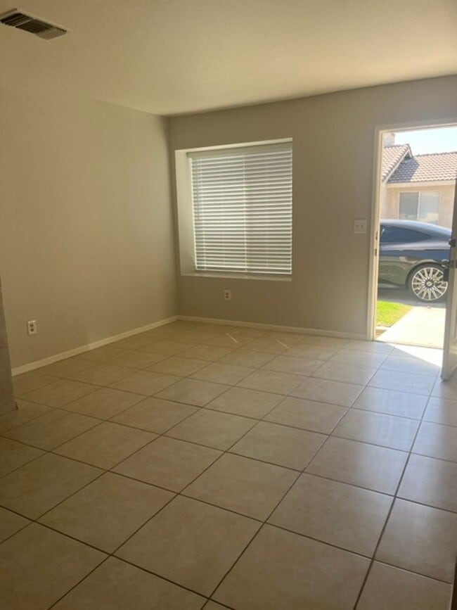 Building Photo - 3106 Brookside Dr