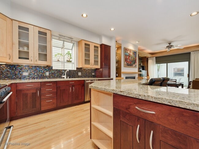 Building Photo - Rarely available single family home for rent in the Southport Corridor!