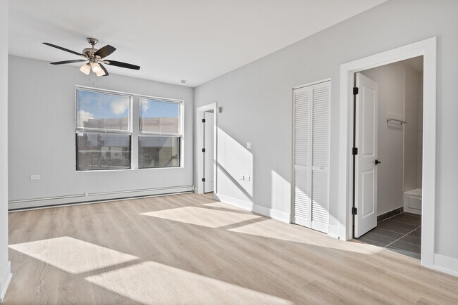 Building Photo - 1625 W Howard St