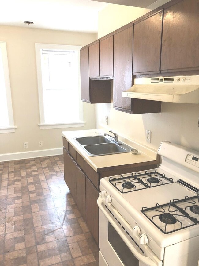 Interior Photo - 421-425 Washington