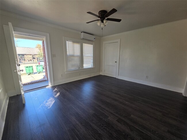 Building Photo - 114 Canton St