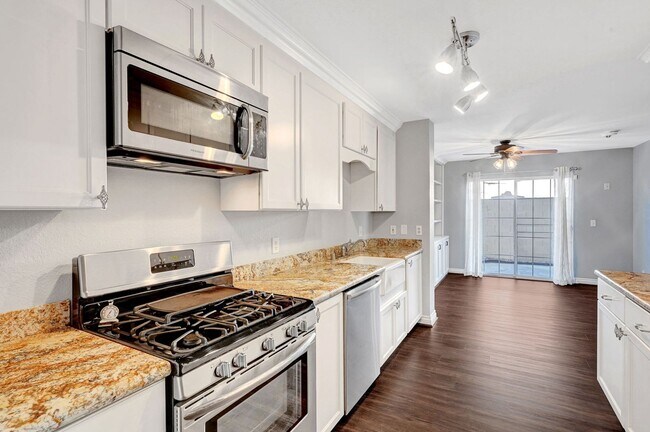 Building Photo - Stunning Summerlin Townhome!