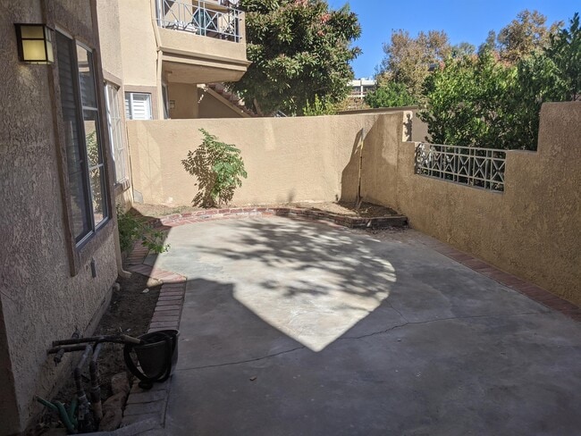 Building Photo - 23947 Del Monte Dr.