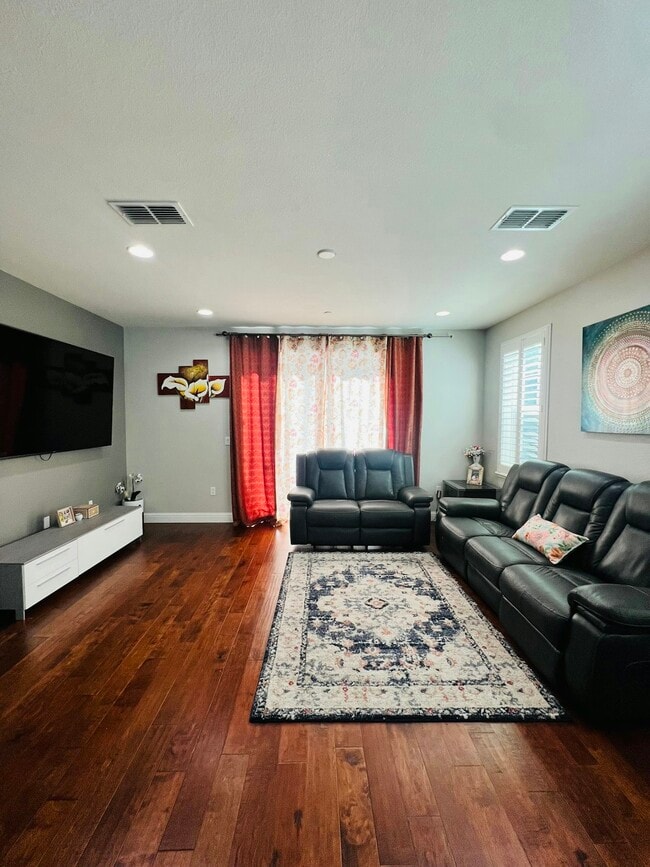 Building Photo - 3084 Vittoria Loop