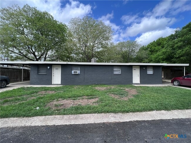 Building Photo - 1011 Hackberry St