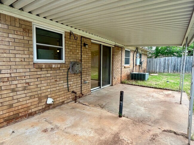 Building Photo - Cute 3 bed 1.5 Bath in Midwest City