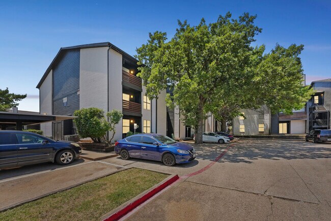 Building Photo - 2511 Thomason Cir