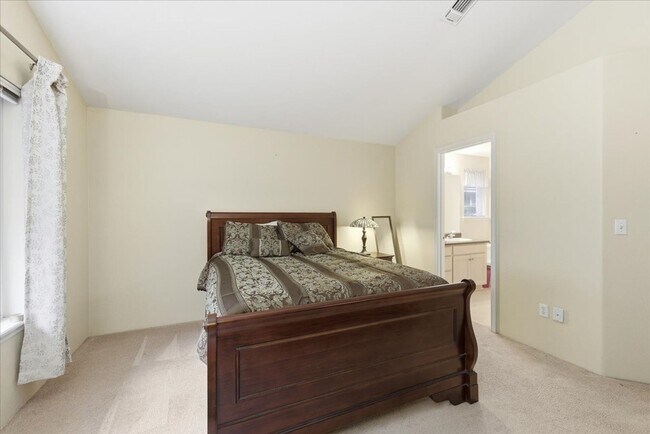 Building Photo - Coming soon!! This is a beautiful  home in Country Club Village Estates!