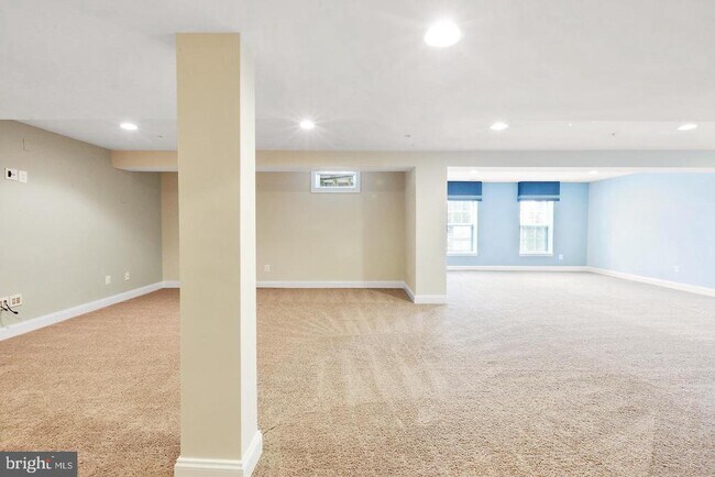 Building Photo - 25749 Racing Sun Dr