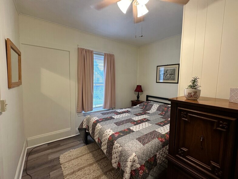 Building Photo - 133 Nelson Ave