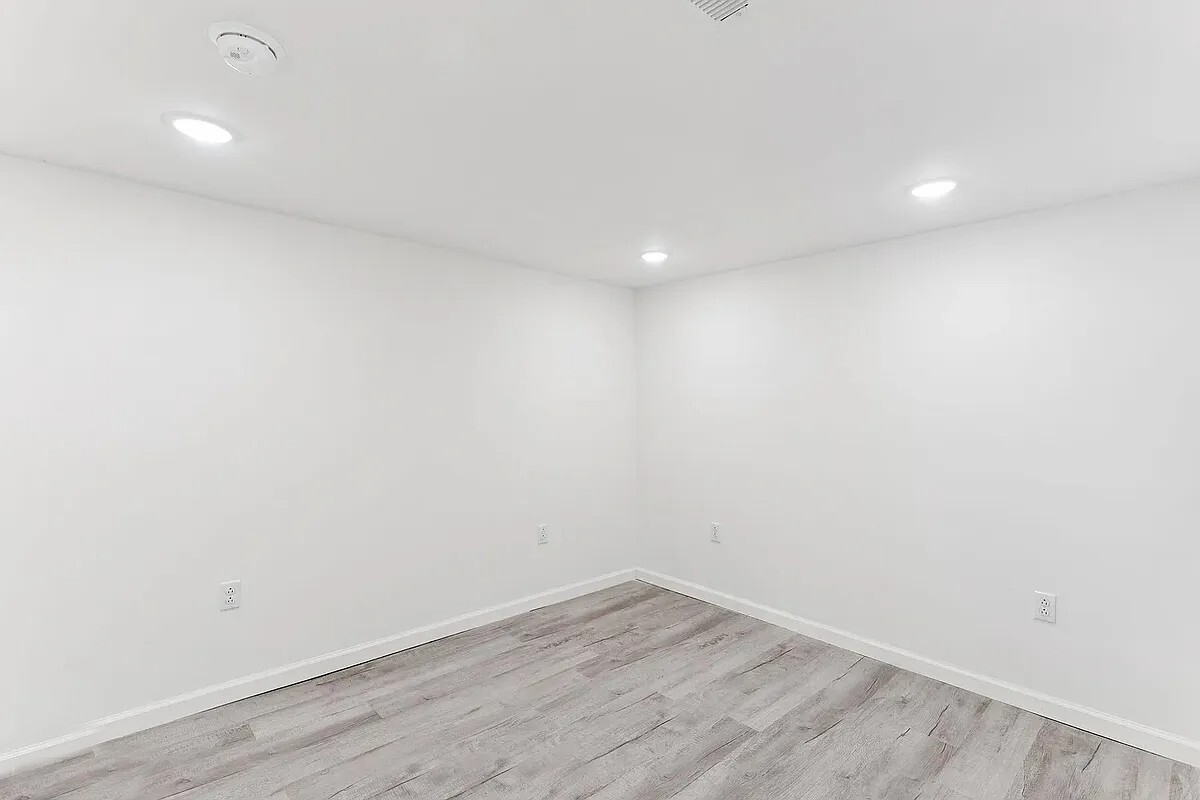 Building Photo - 507 S 63rd St