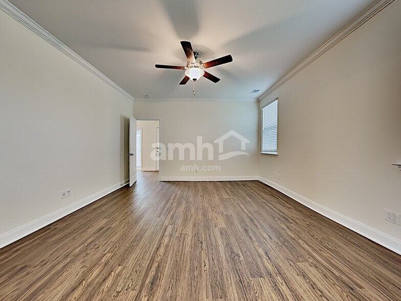 Building Photo - 315 Lakeside Blvd