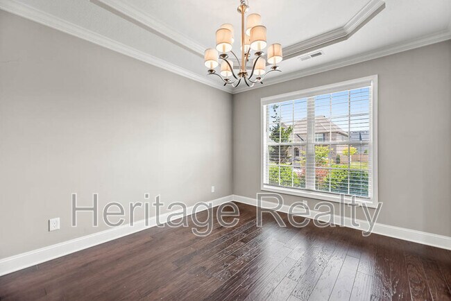 Building Photo - 925 Brookwood Ln