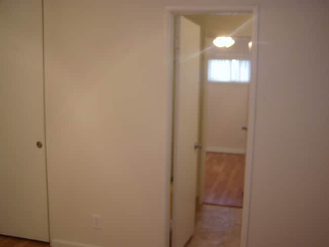 Building Photo - 10854 Reseda Blvd